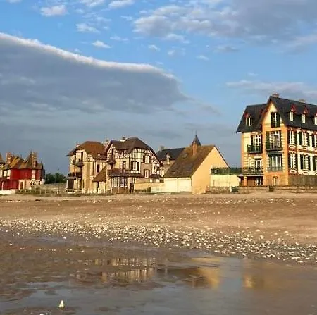Appartement, Accès Direct Plage, Vue Imprenable Face à La * Villers-sur-Mer